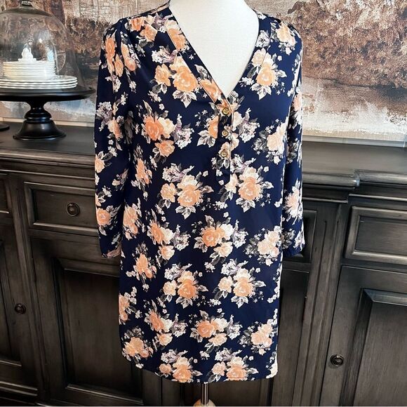 Rue21 Top Navy & Peach Floral size medium - Picture 7 of 7